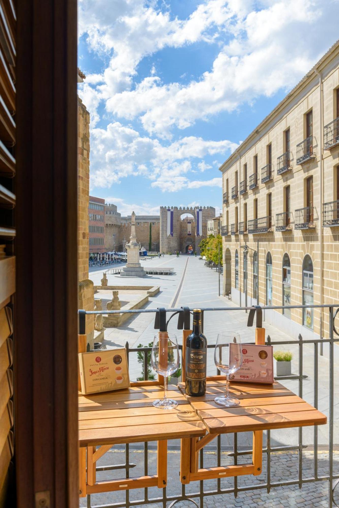 Balcony View To Avila'S Alcazar Экстерьер фото